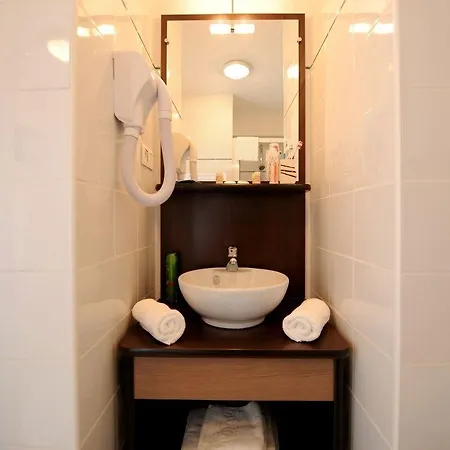 Appart'city Classic מלון דירות נים